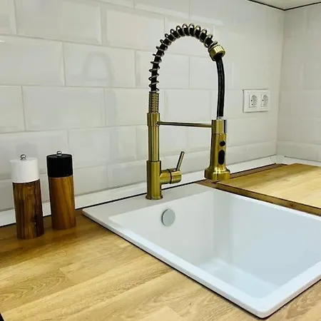 New Luxurious Studio With Patio/center *