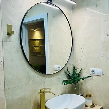 New Luxurious Studio With Patio/center * Málaga